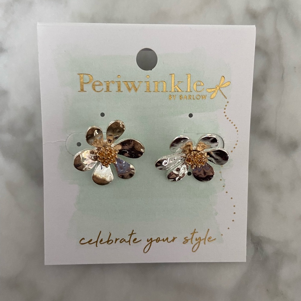 ✨NEW✨ Flower Stud Earrings